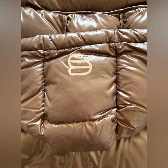 ARITZIA THE SUPER PUFF VEST HIGH GLOSS - Picture 7 of 8